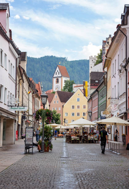 �ドイツ、フュッセンの屋外ダイニング - allgau city bavaria altstadt ストックフォトと画像