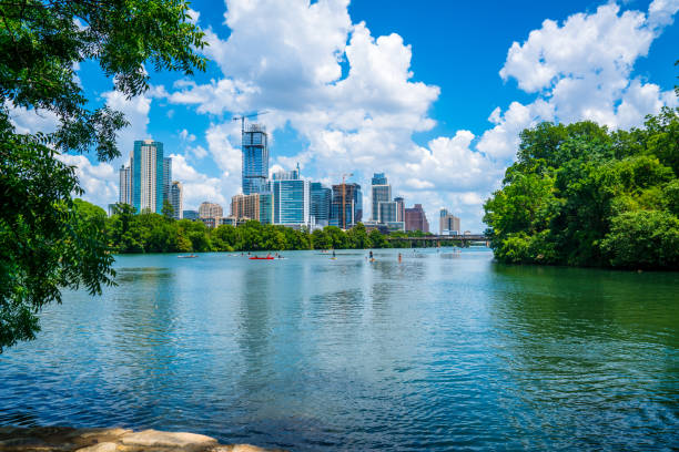 lou neff point blue summer travel destination austin texas growing downtown skyline cityscape aerial drone view - highway nobody town urban road imagens e fotografias de stock