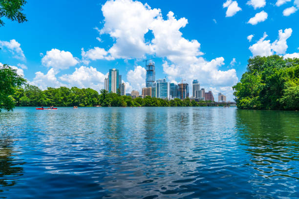 travel destination summer time fun austin texas growing downtown skyline cityscape aerial drone view - highway nobody town urban road imagens e fotografias de stock