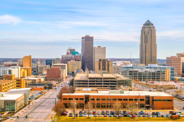 istock Des Moines Iowa skyline in USA 975467106