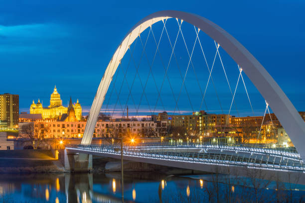 istock Des Moines Iowa skyline in USA 975467148