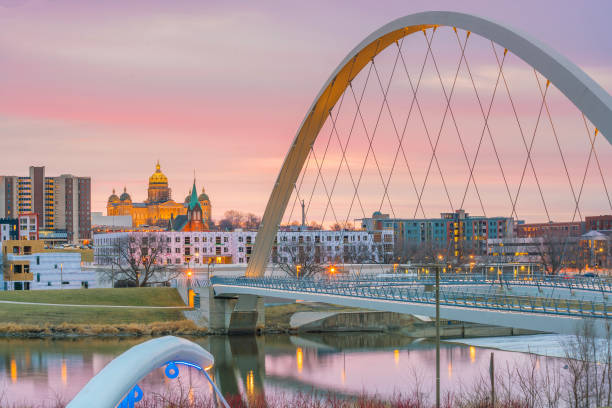 istock Des Moines Iowa skyline in USA 975467152