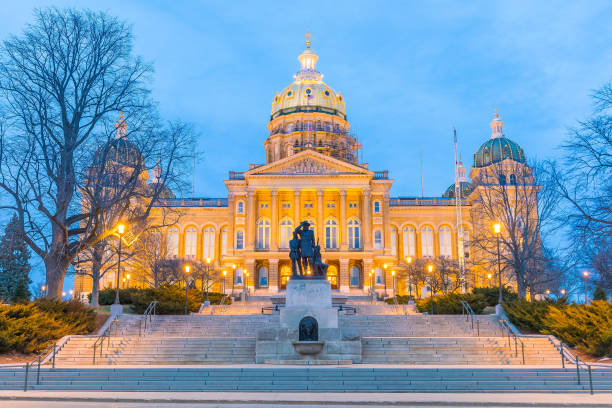 istock State Capitol in Des Moines, Iowa 975467190