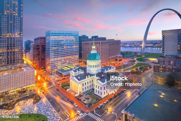 Alacakaranlıkta St Louis Şehir Manzarası Stok Fotoğraflar & St. Louis‘nin Daha Fazla Resimleri - St. Louis, Missouri, Şehir manzarası