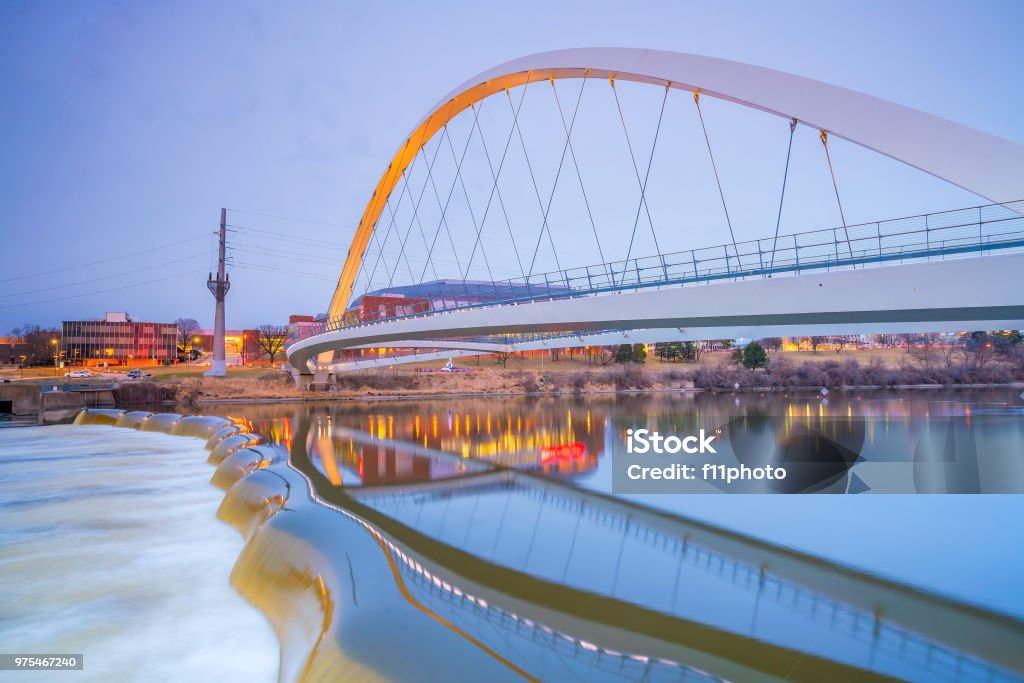 アメリカ合衆国のアイオワ州デモイン スカイライン アイオワ州のストックフォトや画像を多数ご用意 アイオワ州, 外壁, 日没 iStock