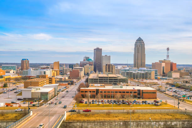 istock Des Moines Iowa skyline in USA 975467300