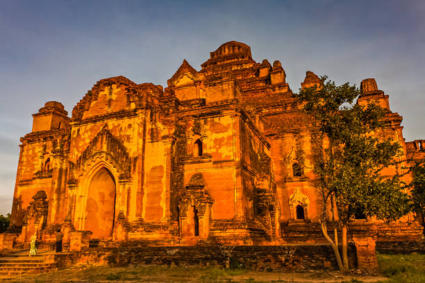 istock Dhammayan Gyi Pagoda at sunset, Old Bagan, Myanmar 975486534