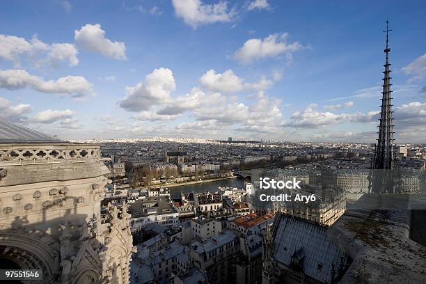 Parigi - Fotografie stock e altre immagini di Ambientazione esterna - Ambientazione esterna, Autobus, Automobile