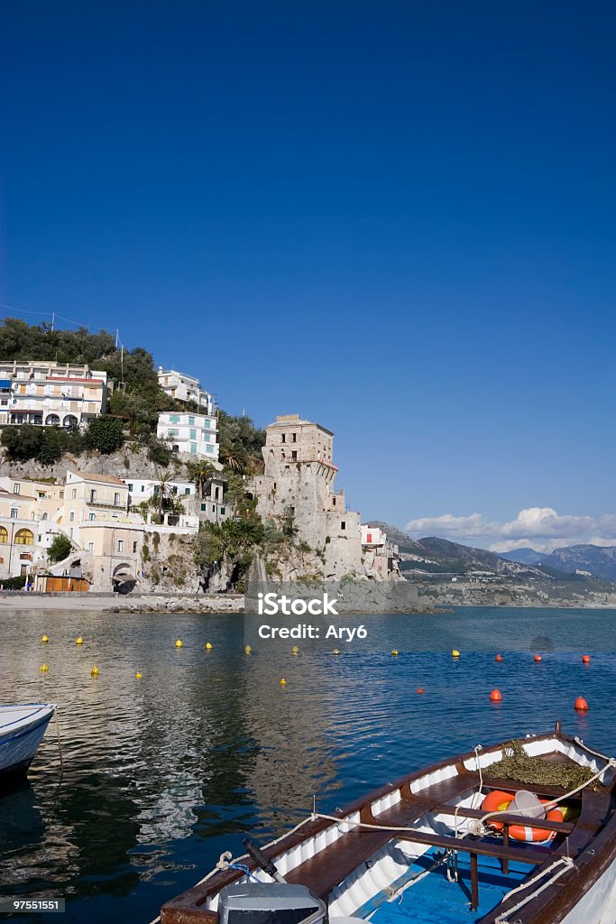 Torre di guardia di Cetara (piccola cittadina costiera amalfitana, Italia - Foto stock royalty-free di Amalfi