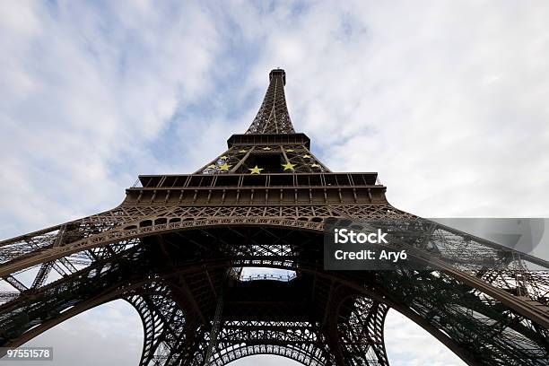 Torre Eiffel - Fotografie stock e altre immagini di Architettura - Architettura, Capitali internazionali, Cielo