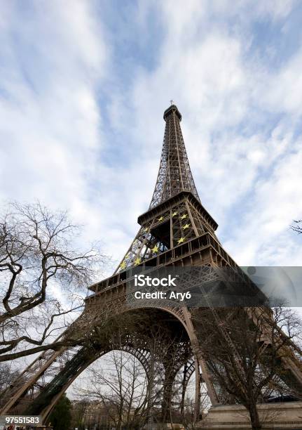 Torre Eiffel - Fotografie stock e altre immagini di Architettura - Architettura, Capitali internazionali, Cielo