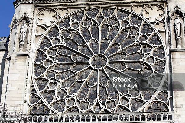 Notre Dame De Paris - Fotografie stock e altre immagini di Architettura - Architettura, Capitali internazionali, Caratteristica architettonica