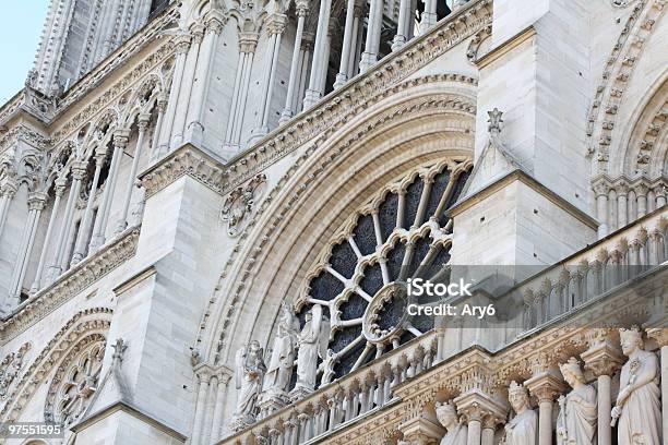 Notre Dame De Paris - Fotografie stock e altre immagini di Architettura - Architettura, Capitali internazionali, Caratteristica architettonica