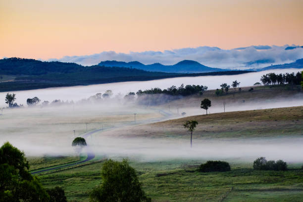 foggy morning view over the grandchester area of ipswich, queensland - grandchester imagens e fotografias de stock