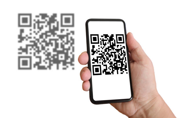 scansione del telefono cellulare con codice qr - qr code marketing mobile phone coding foto e immagini stock