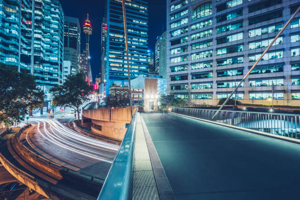 シドニーのダウンタウンの夜の町並み - シドニー 写真 ストックフォトと画像