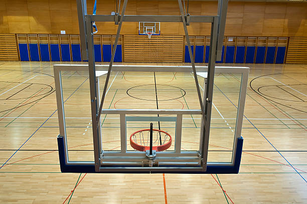 básquetbol backboards desde arriba - school gymnasium parquet floor sport empty fotografías e imágenes de stock