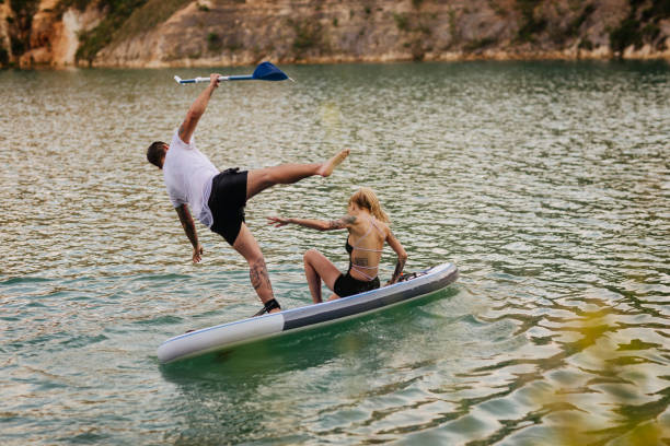 paddleboarding - paddleboard oar women lake foto e immagini stock