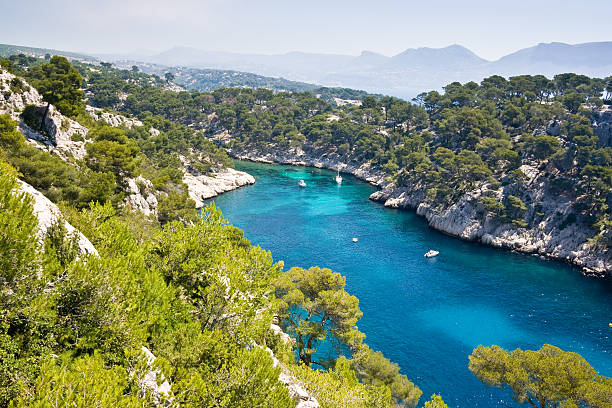 les calanques na francuskiej riwierze - scenics natural landmark local landmark international landmark zdjęcia i obrazy z banku zdjęć