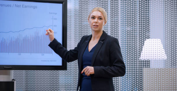 istock Businesswoman explaining about graph on screen 975638188