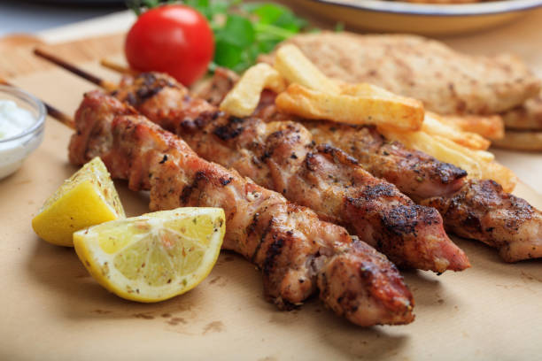 grilled meat skewers - souvlaki imagens e fotografias de stock