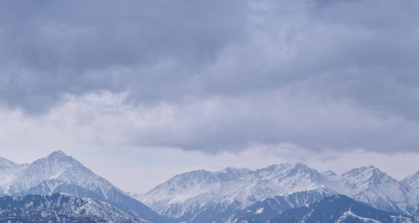 istock Mountains in the fog 975646606