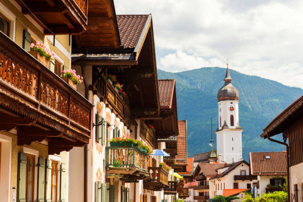 beautiful bavaria – garmisch-partenkirchen, germany - european alps mountain house bavaria imagens e fotografias de stock