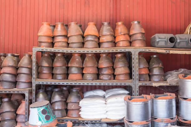 istock Clay mortar placed on the market 975657308