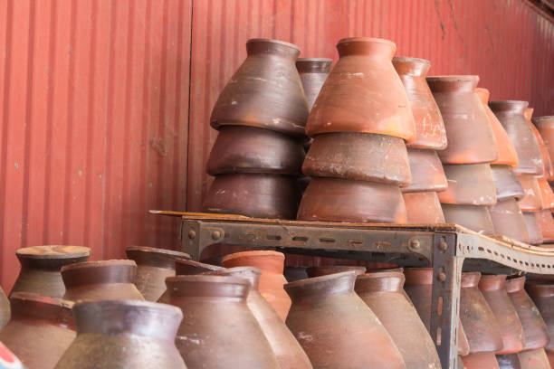 istock Clay mortar placed on the market 975658076