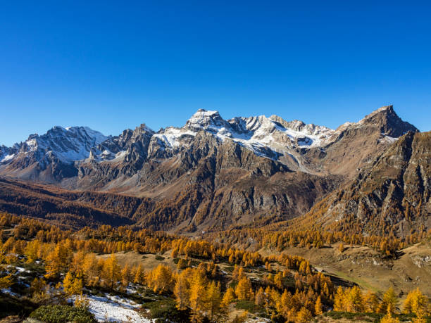 istock Autumn in the alps 975660926
