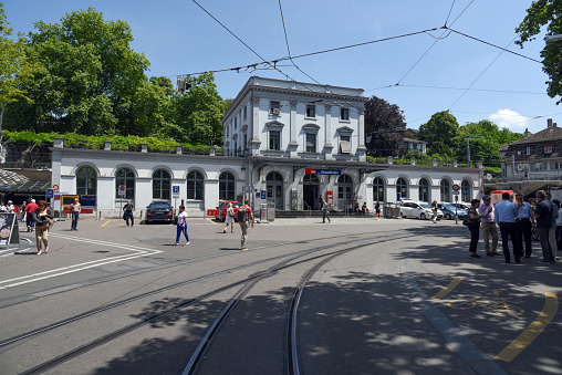 Zürich Stadelhofen is a local railway station in the city of Zürich. Stadelhofen station opened in 1894 and completely rebult in 1990 as part of the new Zurich S-Bahn. The main architect of the changes made 1990 was Santiago Calatrava.