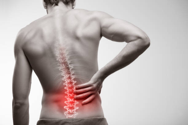 douleurs lombaires. - human spine backache pain back photos et images de collection