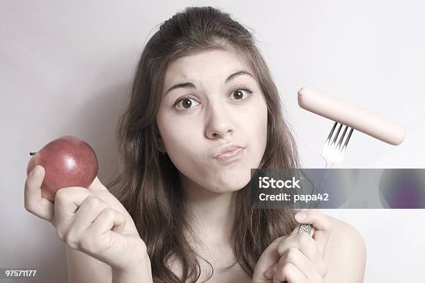 Escolha - Fotografias de stock e mais imagens de Adulto - Adulto, Alimentação Saudável, Almoço