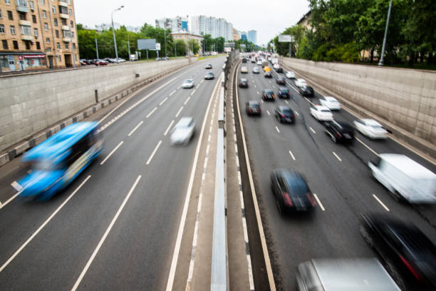 istock Highway city traffic 975713174