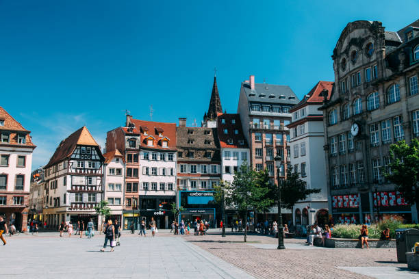 os turistas são passeios lugar kleber estrasburgo frança - bas rhin - fotografias e filmes do acervo