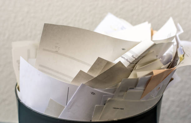 Overfilled recycle bin with paper Overcrowded trash in an office wastepaper basket photos stock pictures, royalty-free photos & images