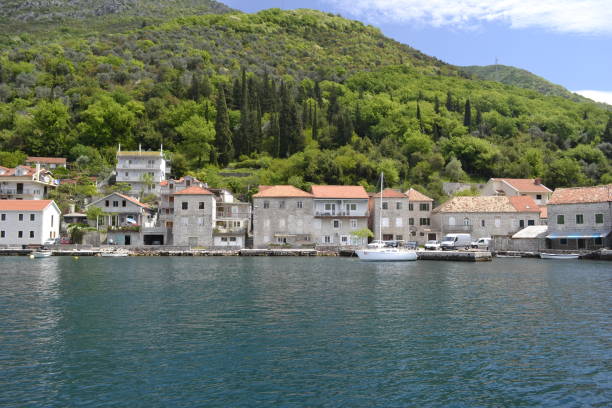 istock Small town on the seaside in the bay 975859880