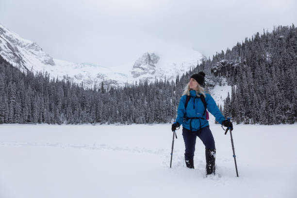 istock Snowshoeing Joffre Lakes 976016998