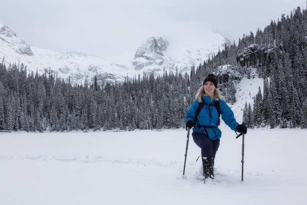 istock Snowshoeing Joffre Lakes 976017792