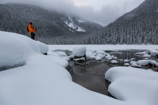 istock Hiking Joffre Lakes 976017916