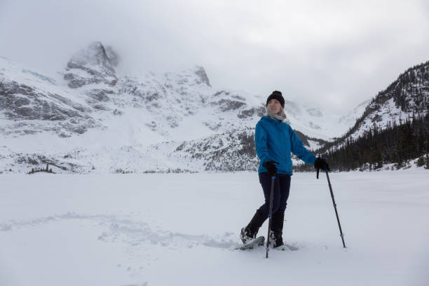 istock Snowshoeing Joffre Lakes 976018496