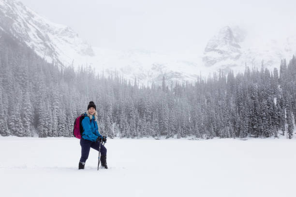 istock Snowshoeing Joffre Lakes 976019596