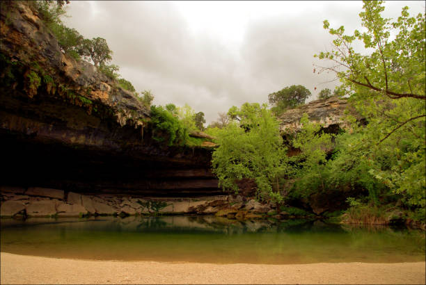 hamilton pool - água parada imagens e fotografias de stock