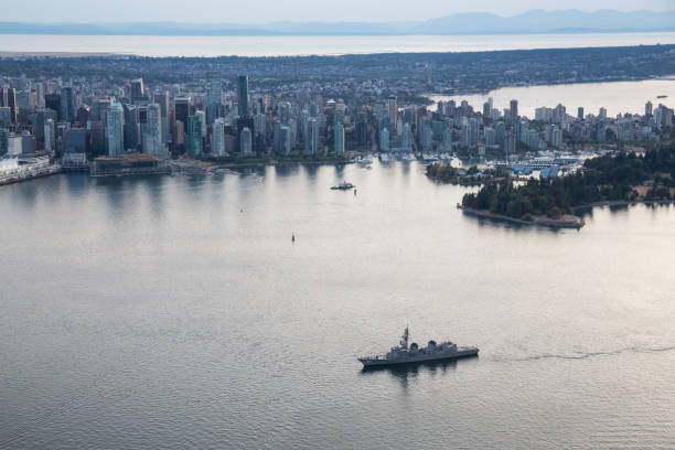 statek w porcie w vancouver - district of north vancouver zdjęcia i obrazy z banku zdjęć