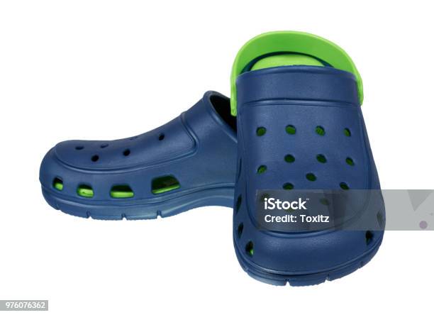 Photo libre de droit de Chaussures Chaussons En Caoutchouc Bleu Isolement Sur Fond Blanc banque d'images et plus d'images libres de droit de Crocodile