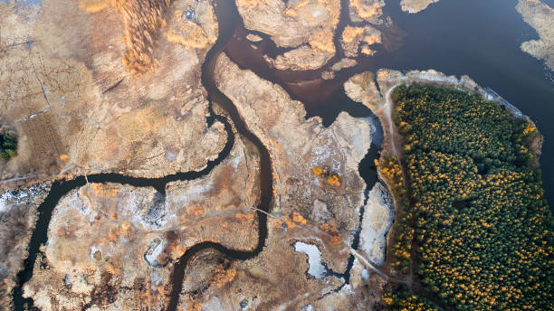 paisaje de aérea - frozen cold lake reed fotografías e imágenes de stock