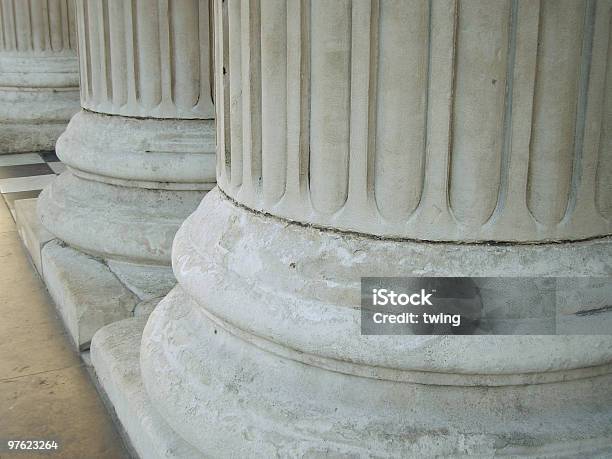 Foto de Close Up Colunas e mais fotos de stock de Advogado - Advogado, Biblioteca, Confiança