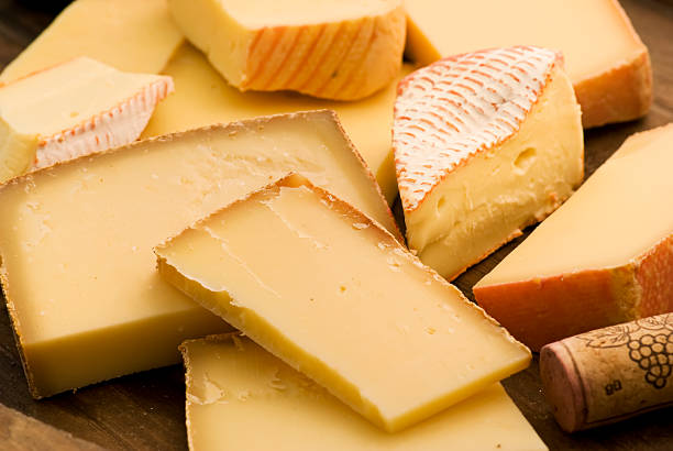 formaggio moutain - farmers cheese foto e immagini stock