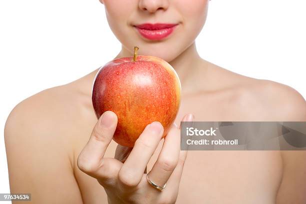 Schöne Junge Blonde Frau Mit Roten Apfel Stockfoto und mehr Bilder von Abnehmen - Abnehmen, Apfel, Attraktive Frau