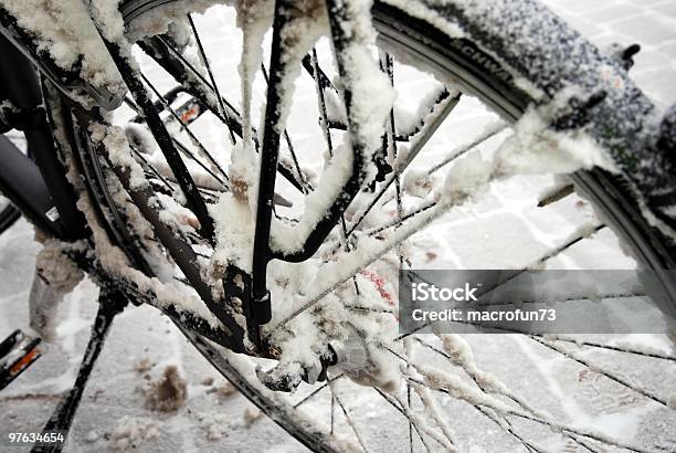 Snowbike パート 9 - カラー画像のストックフォトや画像を多数ご用意 - カラー画像, サイクリング, スポーク